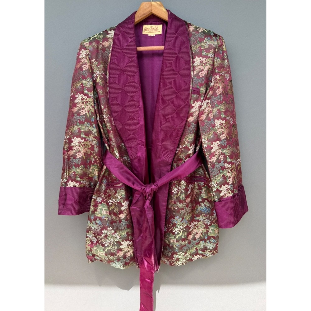 Vintage Ying Tai Co Smoking Jacket Purple Silk Brocade Village Scenes 46 B 1940s - Picture 1 of 16